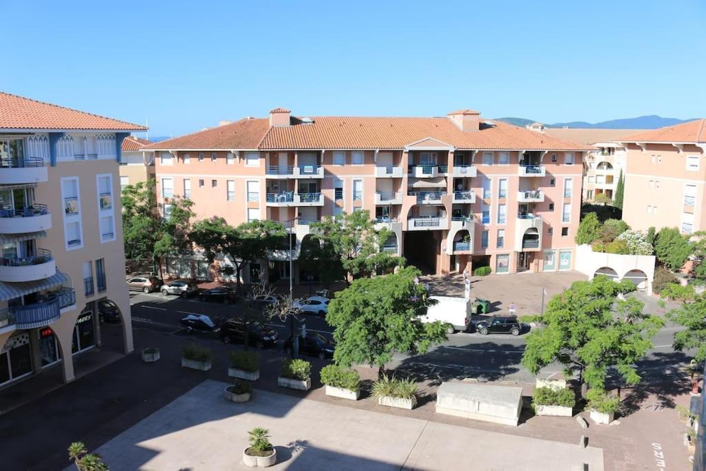 Port-Frejus, Le Paladien, Appartement 2 Pieces Climatise, Terrasse & Parking المظهر الخارجي الصورة